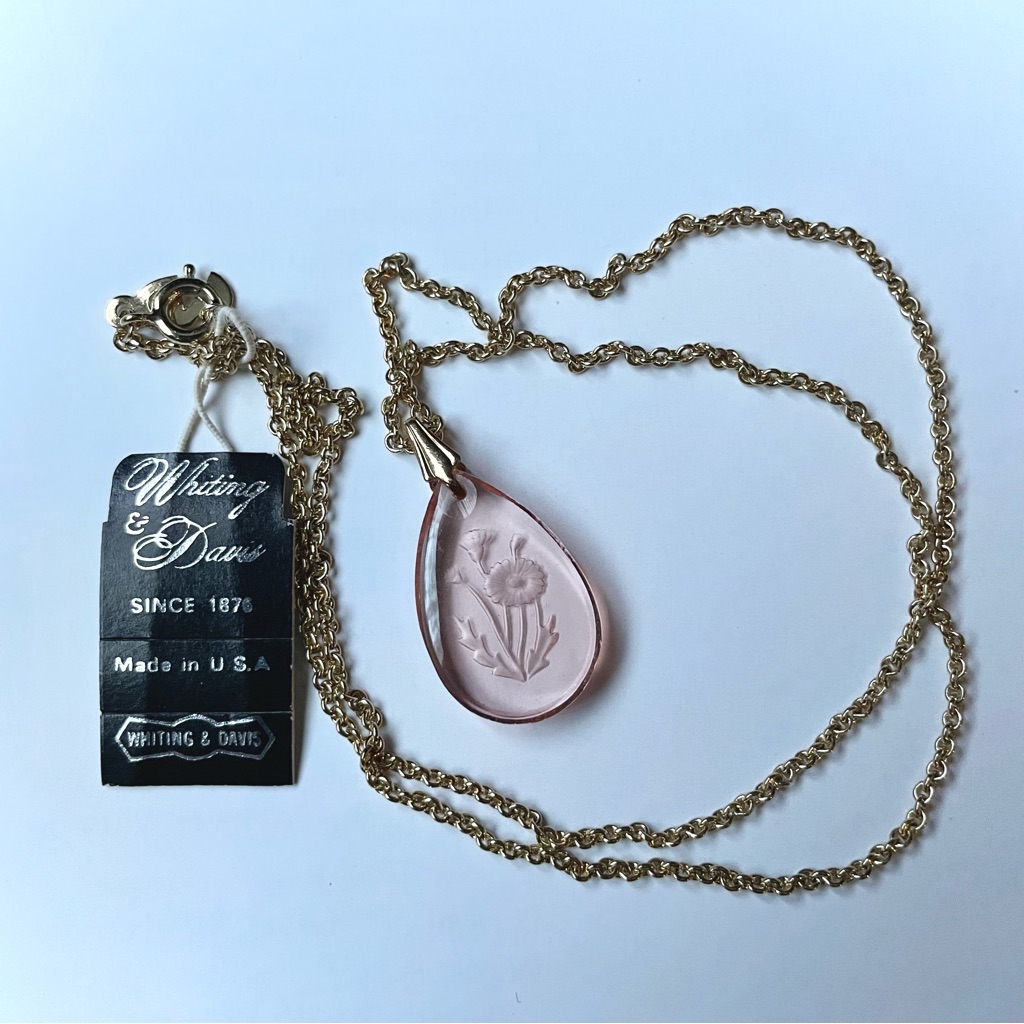 Whiting And Davis Etched Intaglio Flowers Glass Necklace Gold Tone